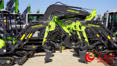 中联沉科自从研制的全球最大夹杂动力矿卡ZT20